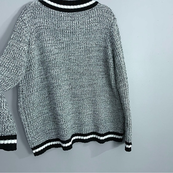 Ultra Flirt Plus V-neck soft and roomy Black&White woman’s Sz 1X - Picture 4 of 12